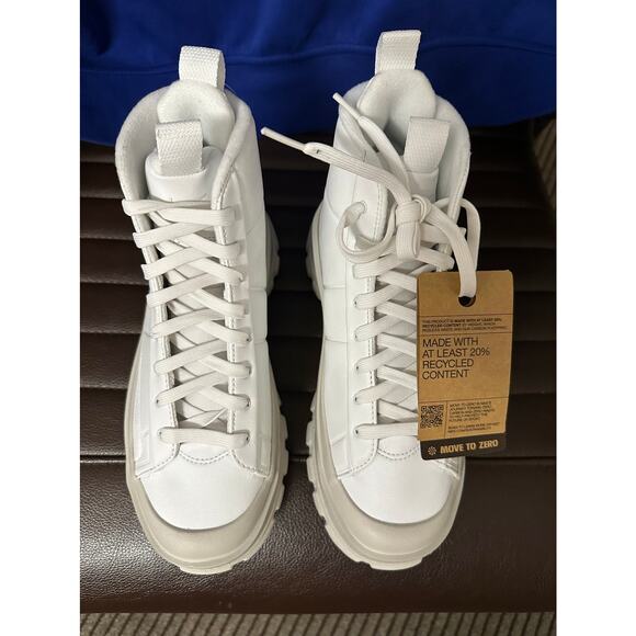 Nike Shoes - Nike Blazer Roam Mid Winterized Summit White Wmn 7.5/ Men 6